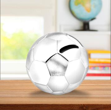 Zilver spaarpot in de vorm van een voetbal  beschikbaar voor biedingen