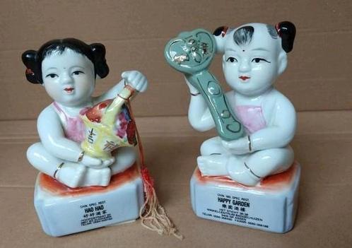 Twee originele Chinese beeldjes van porselein hoogte 15cm, Verzamelen, Beelden en Beeldjes, Zo goed als nieuw, Mens, Ophalen of Verzenden