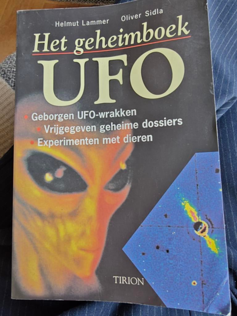 Het geheimboek UFO, Ophalen of Verzenden, Gelezen, Helmut lammer