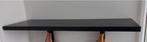 2 zwarte boekenplanken/wandplanken Ikea liggen in ZWOLLE, Ophalen, Zo goed als nieuw