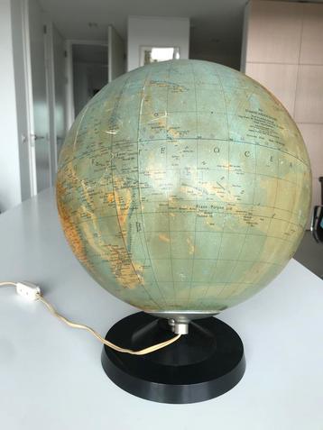 Vintage Globe met Verlichting beschikbaar voor biedingen
