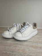 Alexander Mcqueen sneakers wit beige, Ophalen of Verzenden, Zo goed als nieuw, Wit, Sneakers of Gympen