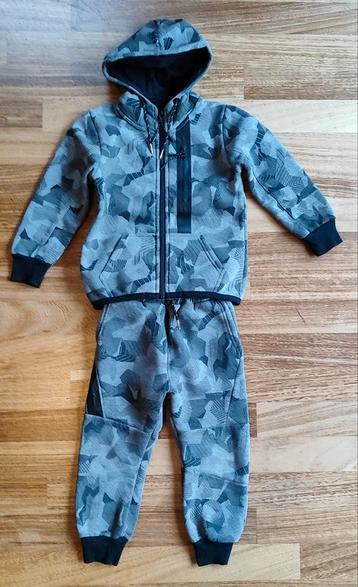 Trainingspak joggingspak maat 104 / 110 beschikbaar voor biedingen