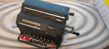 Mechanische rekenmachine vintage beschikbaar voor biedingen