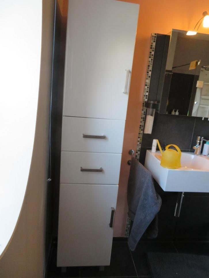 witte badkamerkast van IKEA, Huis en Inrichting, Badkamer | Badkamermeubels, Gebruikt, (Half)hoge kast, 150 tot 200 cm, Minder dan 50 cm