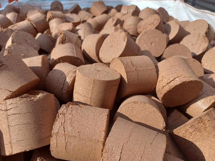 Houtbriketten - Ideaal voor de kachel!, Tuin en Terras, Haardhout, Blokken, Overige houtsoorten, Minder dan 3 m³, Ophalen