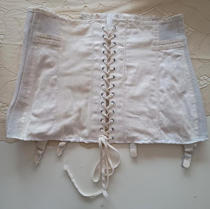 Prachtige oud crème kleurig corset GERESERVEERD🌹, Antiek en Kunst, Antiek | Kleding en Accessoires, Ophalen of Verzenden