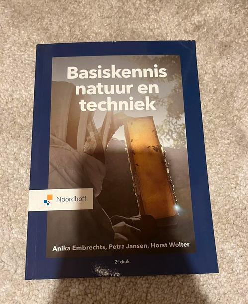 Anika Embrechts - Basiskennis Natuur en techniek, Boeken, Schoolboeken, Zo goed als nieuw, Overige niveaus, Ophalen of Verzenden