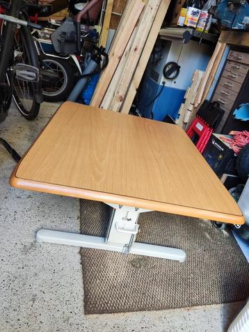 Caravan/camper tafel beschikbaar voor biedingen