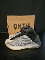 Yeezy QNTM maat 42 2/3 lifestyle model, Ophalen of Verzenden, Zo goed als nieuw
