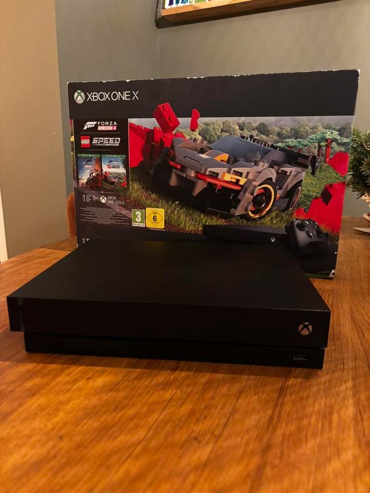 Te koop: Xbox One X – defect (start op, geen beeld), Spelcomputers en Games, Spelcomputers | Xbox One, Zo goed als nieuw, 1 TB