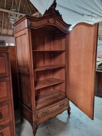 Biedermeier kast beschikbaar voor biedingen