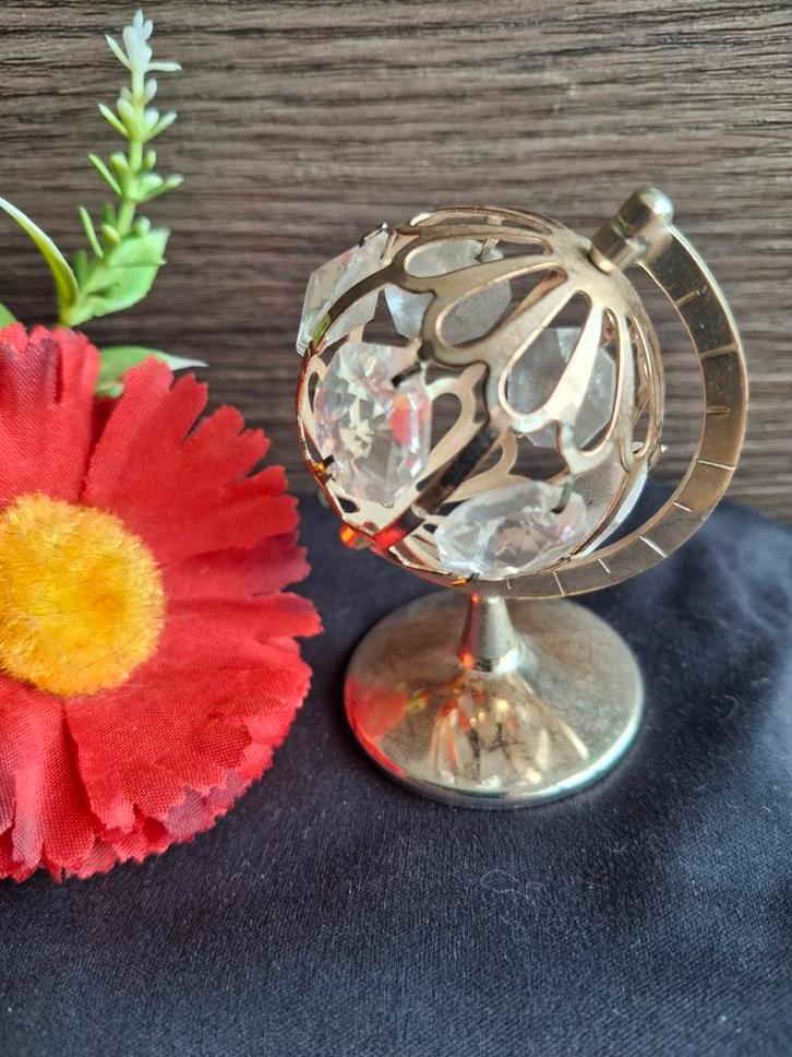 Mooie vergulde miniatuur globe ornament met Oostenrijkse kri, Antiek en Kunst, Antiek | Glas en Kristal, Ophalen of Verzenden