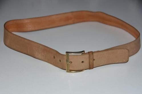Beige riem ceintuur + goudkleurige gesp, Kleding | Dames, Riemen en Ceinturen, Tailleriem, 100 cm of meer, 3 tot 5 cm, Ophalen