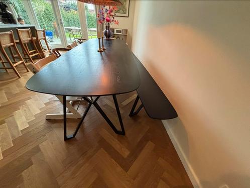 Zwarte tafel met bijpassende bank -  3meter, stalen poten, Huis en Inrichting, Tafels | Eettafels, Gebruikt, 200 cm of meer, Vijf personen of meer