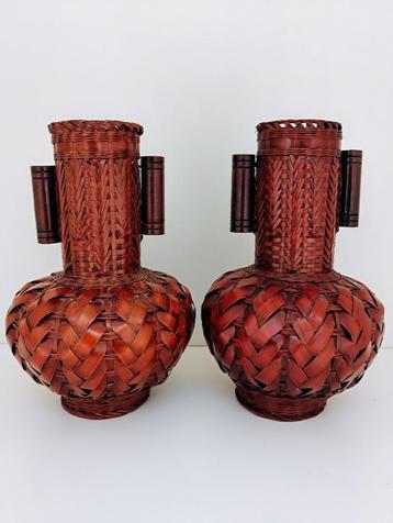 Stel bamboo Ikebana vazen met binnenvaasjes beschikbaar voor biedingen