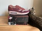 Nike Air Max 1 OG ‘86 X KOI Smokey Mauve, Ophalen of Verzenden, Nieuw, Overige kleuren