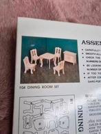 poppenhuis miniaturen workshop eetkamer, Verzamelen, Poppenhuizen en Toebehoren, Ophalen of Verzenden, Nieuw, Poppenhuis