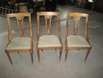 3 Antieke eettafel stoelen beschikbaar voor biedingen