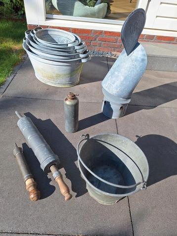 Brocante zinken kleine teilen / emmer / spuiten etc. beschikbaar voor biedingen