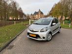 Toyota Aygo – Automaat – 13.009 km – Dealeronderhouden - NAP, Auto's, Euro 5, 4 stoelen, 68 pk, Origineel Nederlands