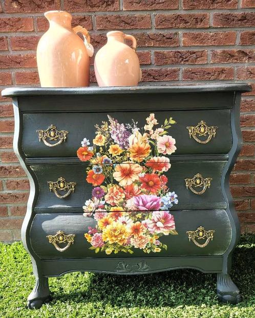 Stijlvol gerestyled zwart buikkastje met bloemen, Huis en Inrichting, Kasten | Ladekasten, Gebruikt, Minder dan 100 cm, 50 tot 100 cm