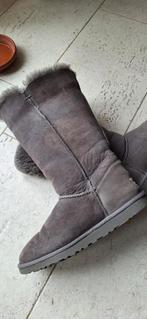 Uggs laarzen maat 40, Kleding | Dames, Hoge laarzen, Ophalen of Verzenden, Uggs, Grijs