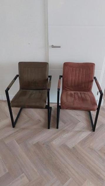 Eetkamerstoelen beschikbaar voor biedingen