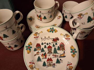 Kerstservies, 6 personen, lijkt op wedgwood christmas, kerst beschikbaar voor biedingen
