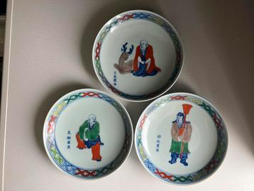 3 Chinese Doucai Stijl Porseleinen Schalen, Ming-Dynastie? beschikbaar voor biedingen