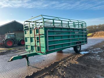 Bruneau veewagen met hekken  beschikbaar voor biedingen