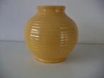 ADCO Groningen plateel keramiek vaas jr.ca1930. Geel glazuur, Ophalen of Verzenden