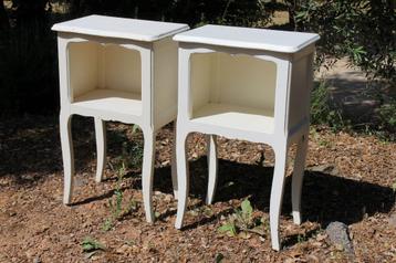 Brocante - Warme witte nachtkastjes! beschikbaar voor biedingen