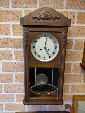 Bimbamklok in eiken kast, wijzerplaat zilverkleurig. beschikbaar voor biedingen