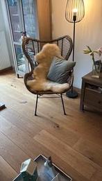 2 rotanstoelen met 2 schapenvachten, Ophalen, Twee, Bruin, Zo goed als nieuw