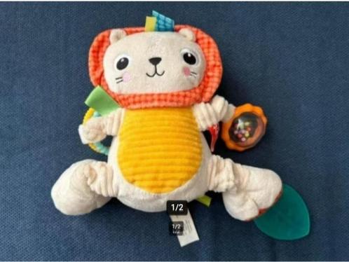 Bright Starts activiteiten knuffel (poesje of leeuw) ZGAN, Kinderen en Baby's, Speelgoed | Knuffels en Pluche, Zo goed als nieuw