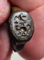Middeleeuws Heraldische Ring Brons Bodemvondst, Sieraden, Tassen en Uiterlijk, Ringen, Ophalen of Verzenden, Gebruikt, Bruin