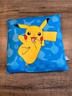 Pikachu/ squirtle kussen 40x40 cm, Ophalen of Verzenden, Zo goed als nieuw, Kleed of Kussen