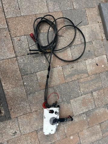 Afstandbediening boot. Gashendel electrische start beschikbaar voor biedingen