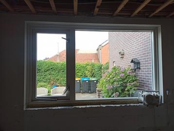 Raamkozijn met elektrische zonwering beschikbaar voor biedingen