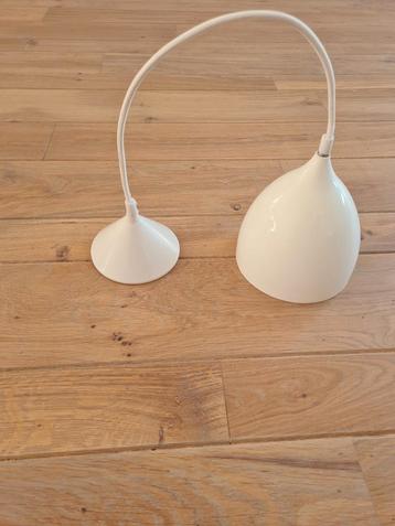 Witte hanglamp  beschikbaar voor biedingen