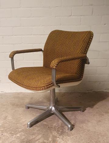 vintage artifort stoel  beschikbaar voor biedingen