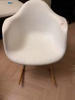 Witte Kuipstoel met Nagellak Vlek, Huis en Inrichting, Stoelen, Kunststof, Gebruikt, Wit, Ophalen of Verzenden