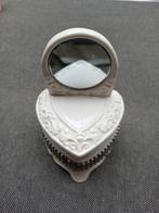 Vintage klein hartvormig sieradendoosje met spiegel., Antiek en Kunst, Ophalen of Verzenden