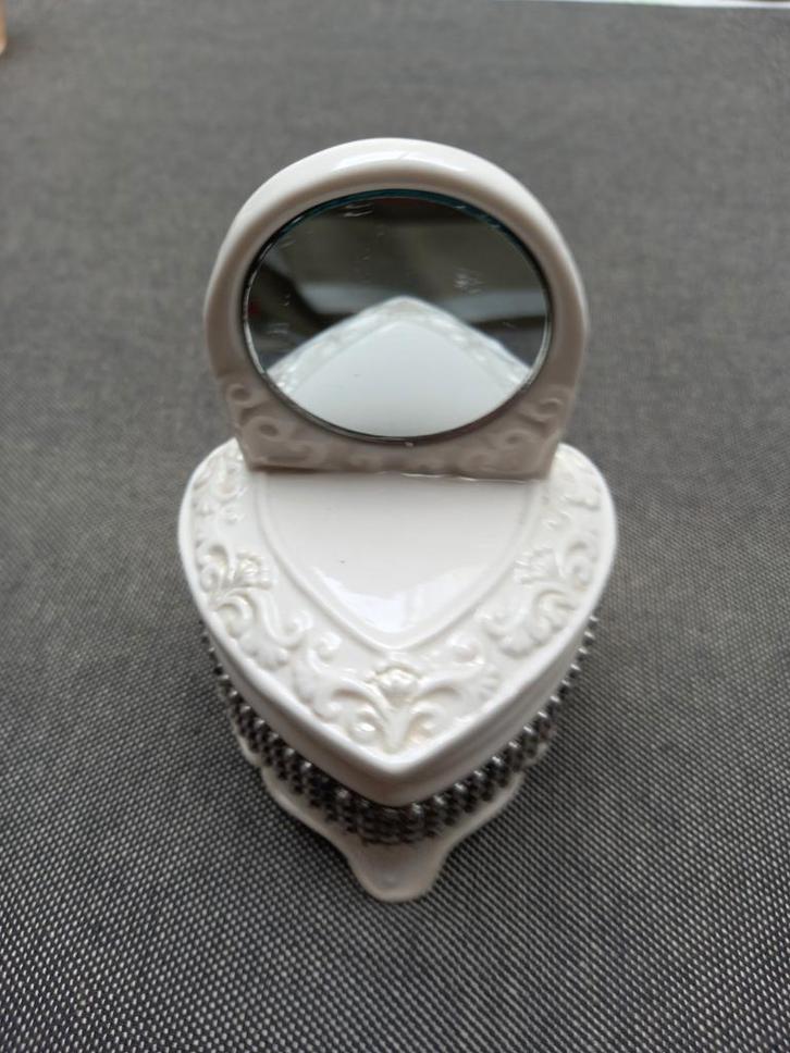 Vintage klein hartvormig sieradendoosje met spiegel., Antiek en Kunst, Antiek | Goud en Zilver, Ophalen of Verzenden