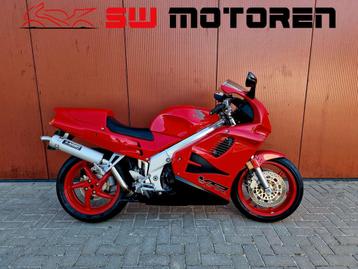 VFR750F RC36, KLASSIEKER, SUPER NETTE STAAT! VFR 750 beschikbaar voor biedingen