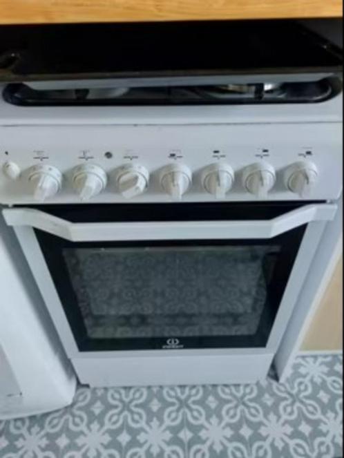 Indesit fornuis en elektrische oven, Witgoed en Apparatuur, Fornuizen, Gebruikt, Vrijstaand, Gas, 4 kookzones, 85 tot 90 cm, 60 cm of meer