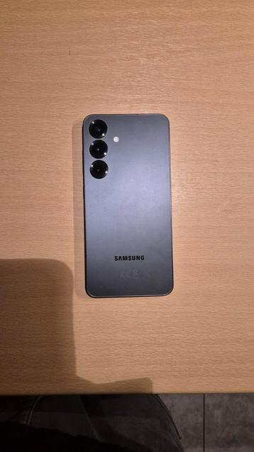 Gloednieuwe S25 256GB met schermlaagjes en hoesje beschikbaar voor biedingen