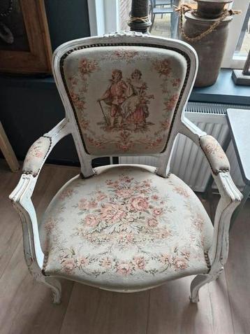 Brocant dames stoeltje. Stoel brocant oud vintage beschikbaar voor biedingen