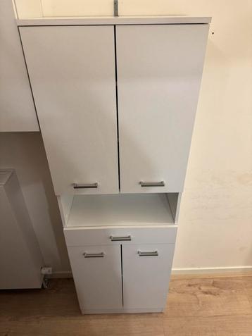 182cm Leuke handige Keukenkast goede staat en schoon beschikbaar voor biedingen